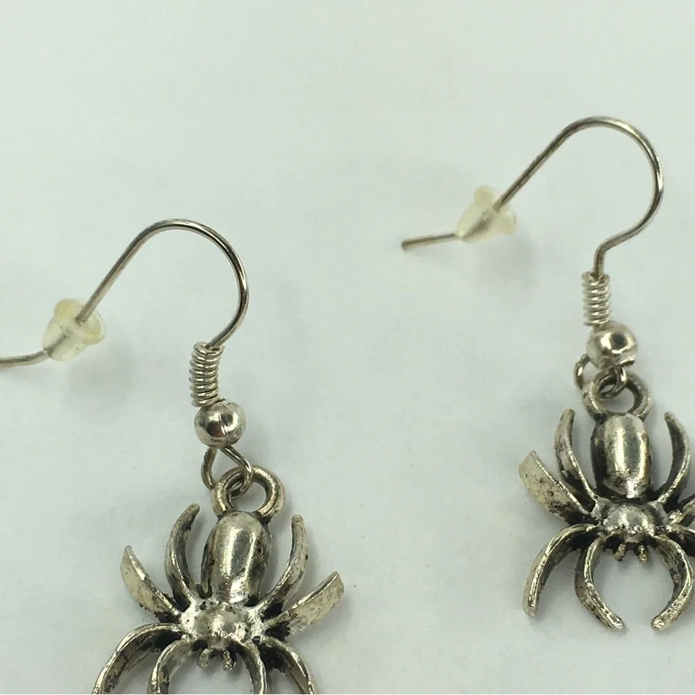 Spider Halloween Earrings Silver Tone Dangle Gothic New Without Tags Spooky